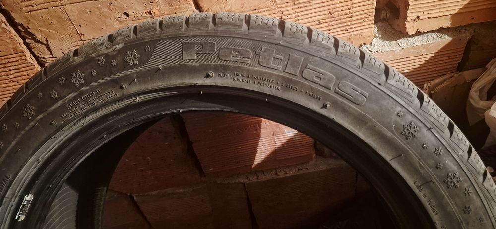 205/50/17 - 2 броя зимни гуми Petlas