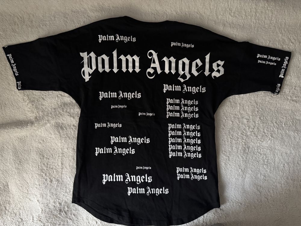 Продам модную Футболку Palm Angels