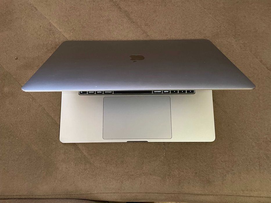 16" Core i7 MacBook Pro A2141 (2019) Space Gray-i7/16GB RAM/512GB SSD