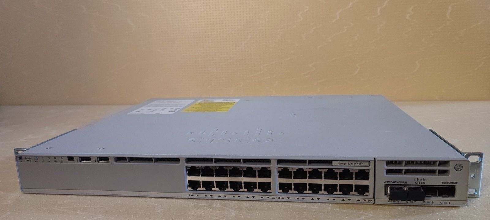Cisco catalyst C9200-24PB-A, PoE+, Network Advantage, 4x10G port