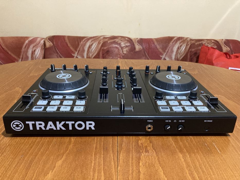 Продавам NI Traktor Kontrol S2 mk2