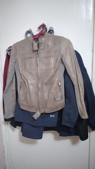 Продаю фирменную кожаную куртку trussardi