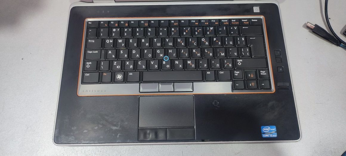 Лаптоп DELL E6420 с Windows 10 PRO.