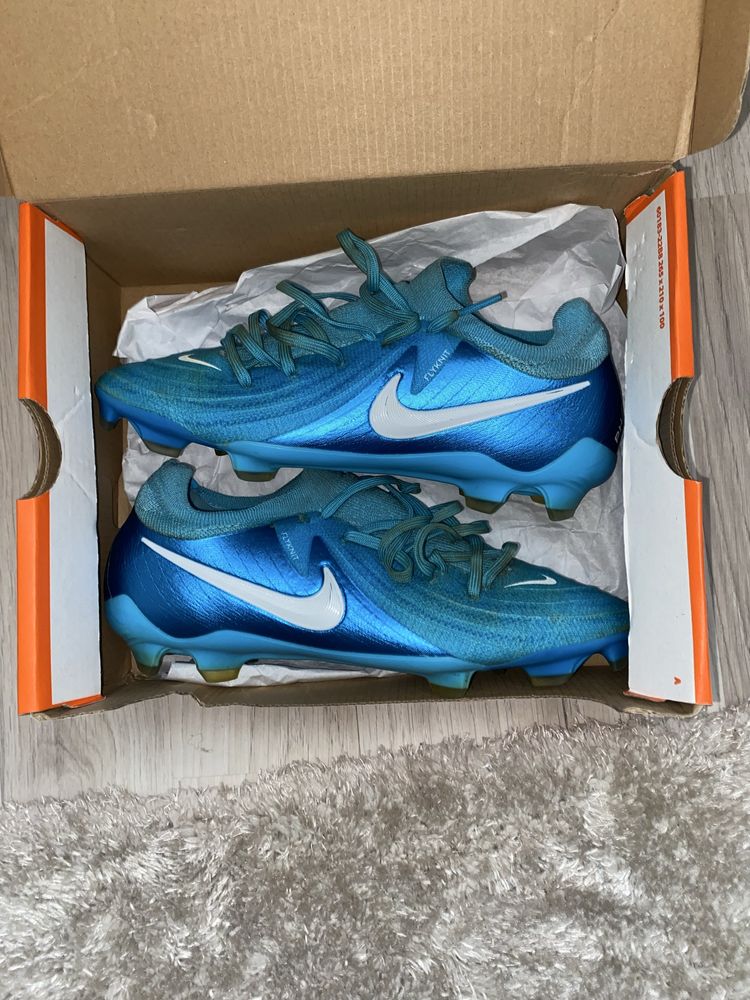 Продавам полупрофесионални (pro) бутонки Nike phantom GX размер-38,5