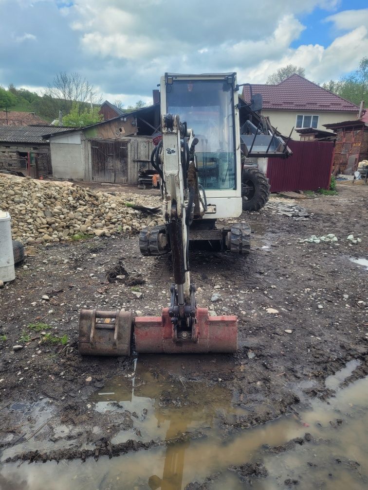 Vând mini excavator terex