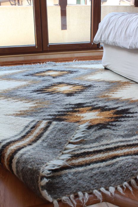 Ръчно тъкани килими.