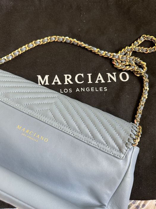 Guess by Marciano чанта с дръжка верига-естествена кожа