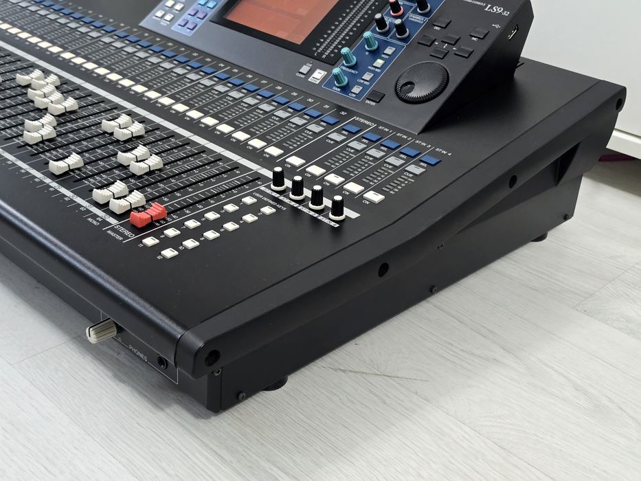 Mixer digital YAMAHA LS 9-32, consola profesional audio,