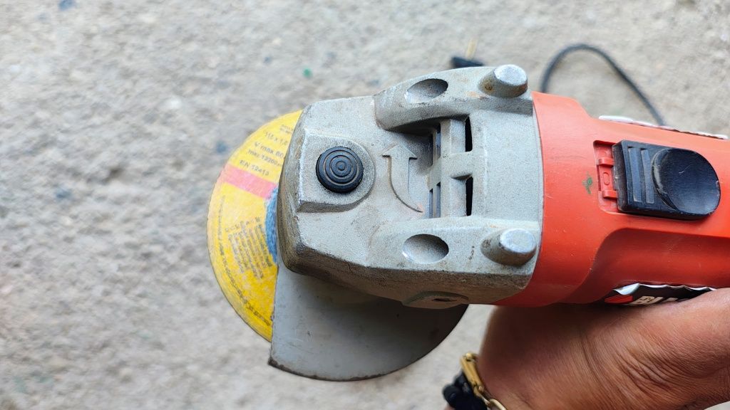 Vând polidisc urgent BLACK&DECKER