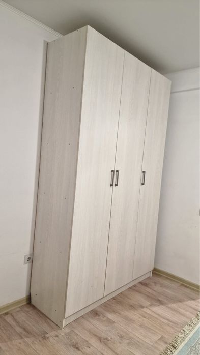 Продается хороший вместительный шкаф