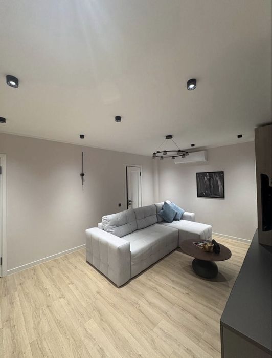 Срочно сдаётся КВ Метро Космовнатов 2-ком/4/12