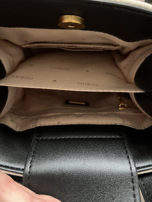 Дамска чанта Guess