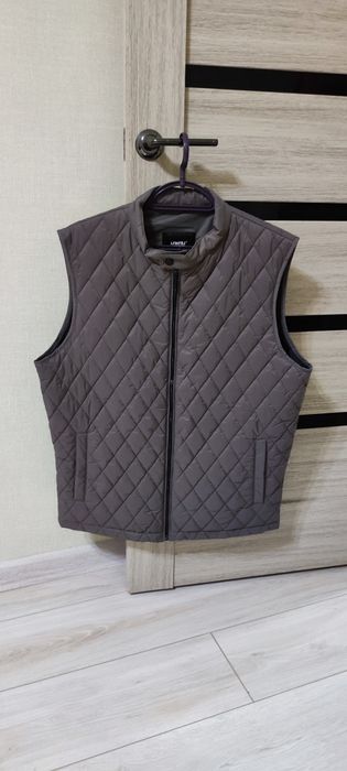 Безрукавка,жилетка:размер L(54) под пальто,куртку,спортивку,на рубашку