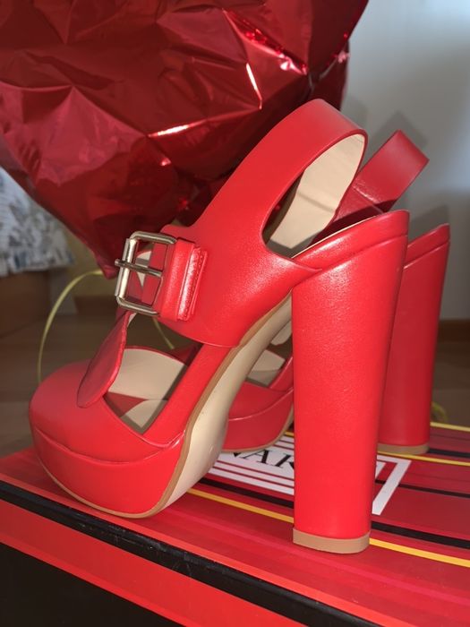 Продам Красные босоножки