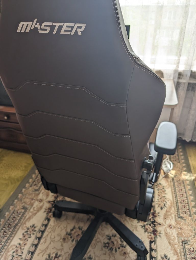 Игровое кресло  dxracer master max