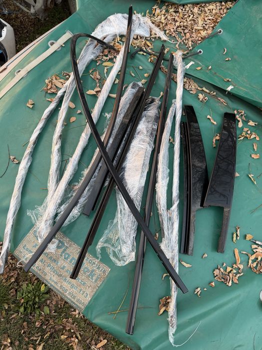 Pachet shadow line negru lucios M trimuri geamuri exterior BMW F10