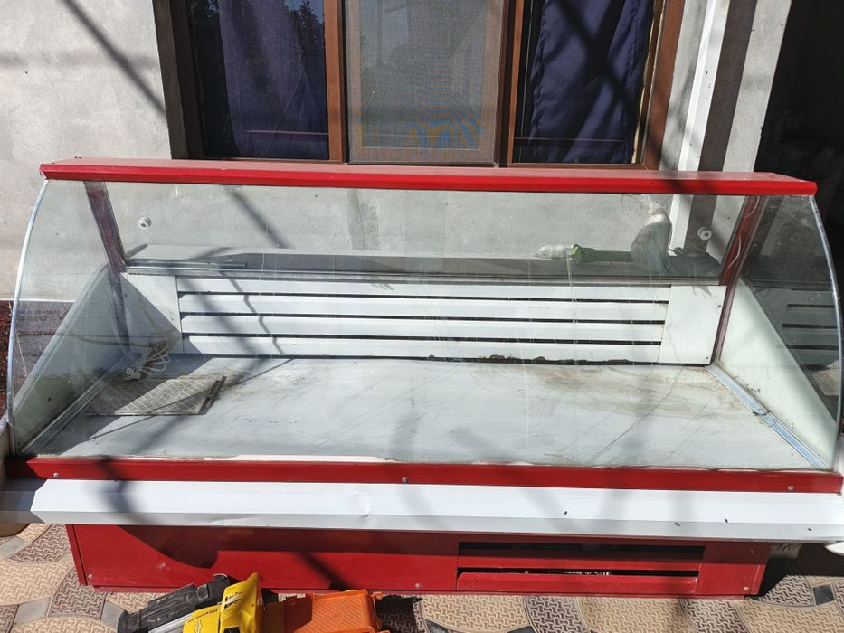 Xaladelnik ishlab turibdi