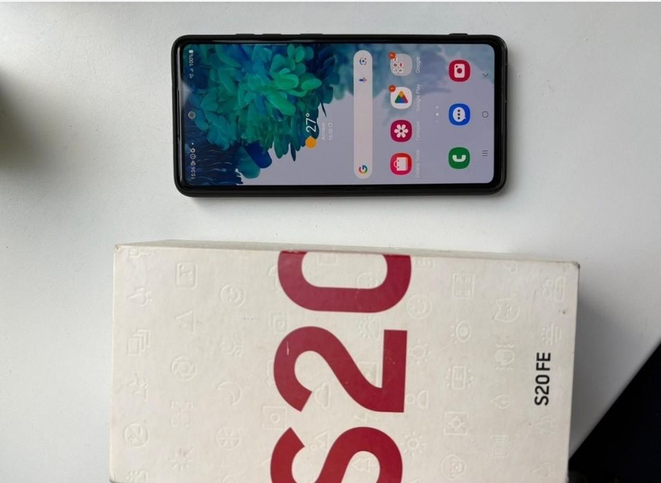 Продам Samsung Galaxy S20 FE 8/128gb  в идеале