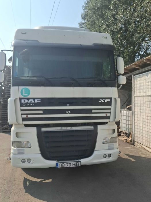 Camion DAF XF 105.480 cu remorca vario Schmitz cu sasiu zincat