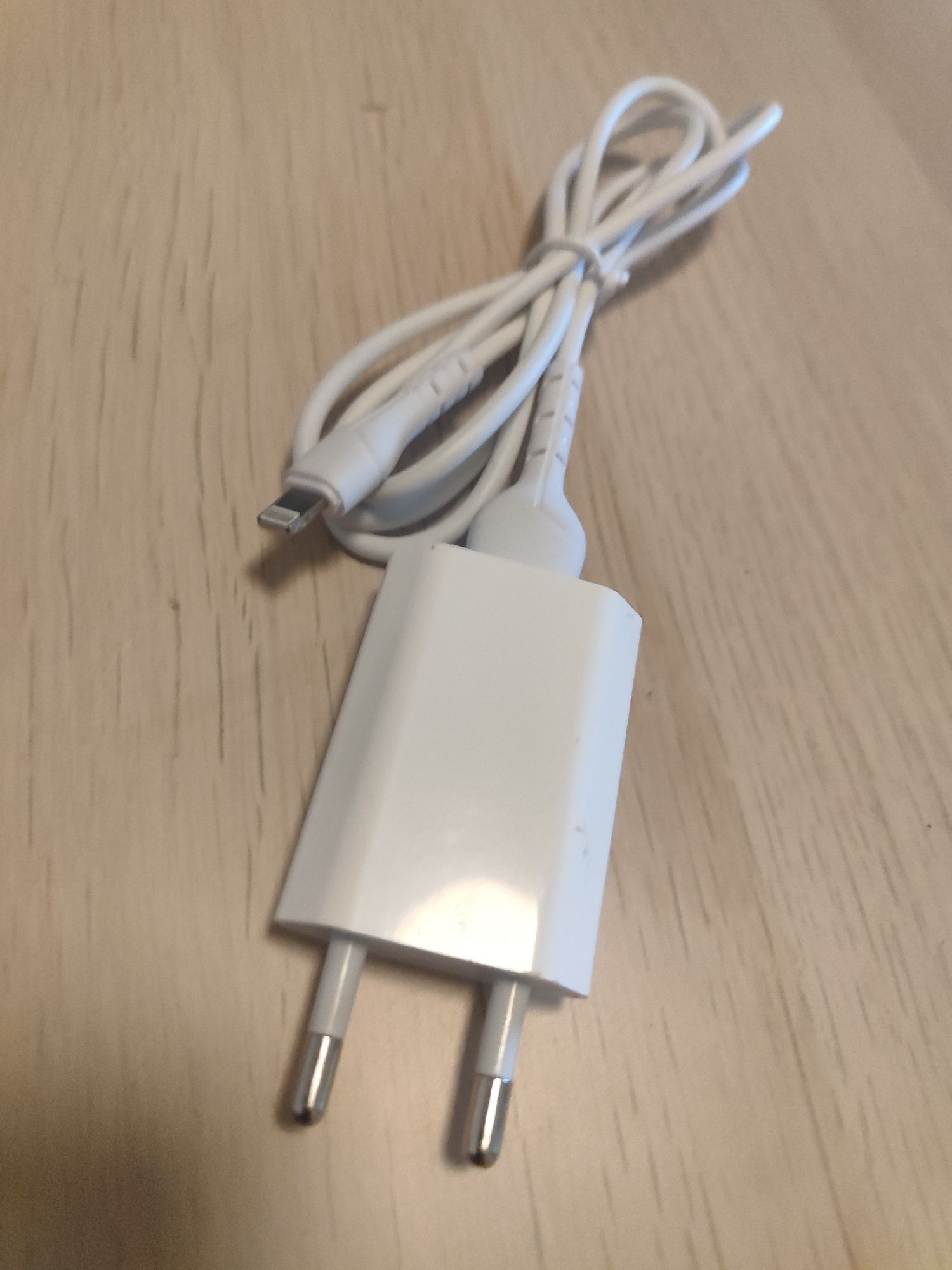 Рутер Cisco RV 160W и зарядни за телефони