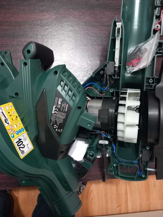 Продавам Листосъбирач PARKSIDE PLS 3000A1 за ремонт или части.