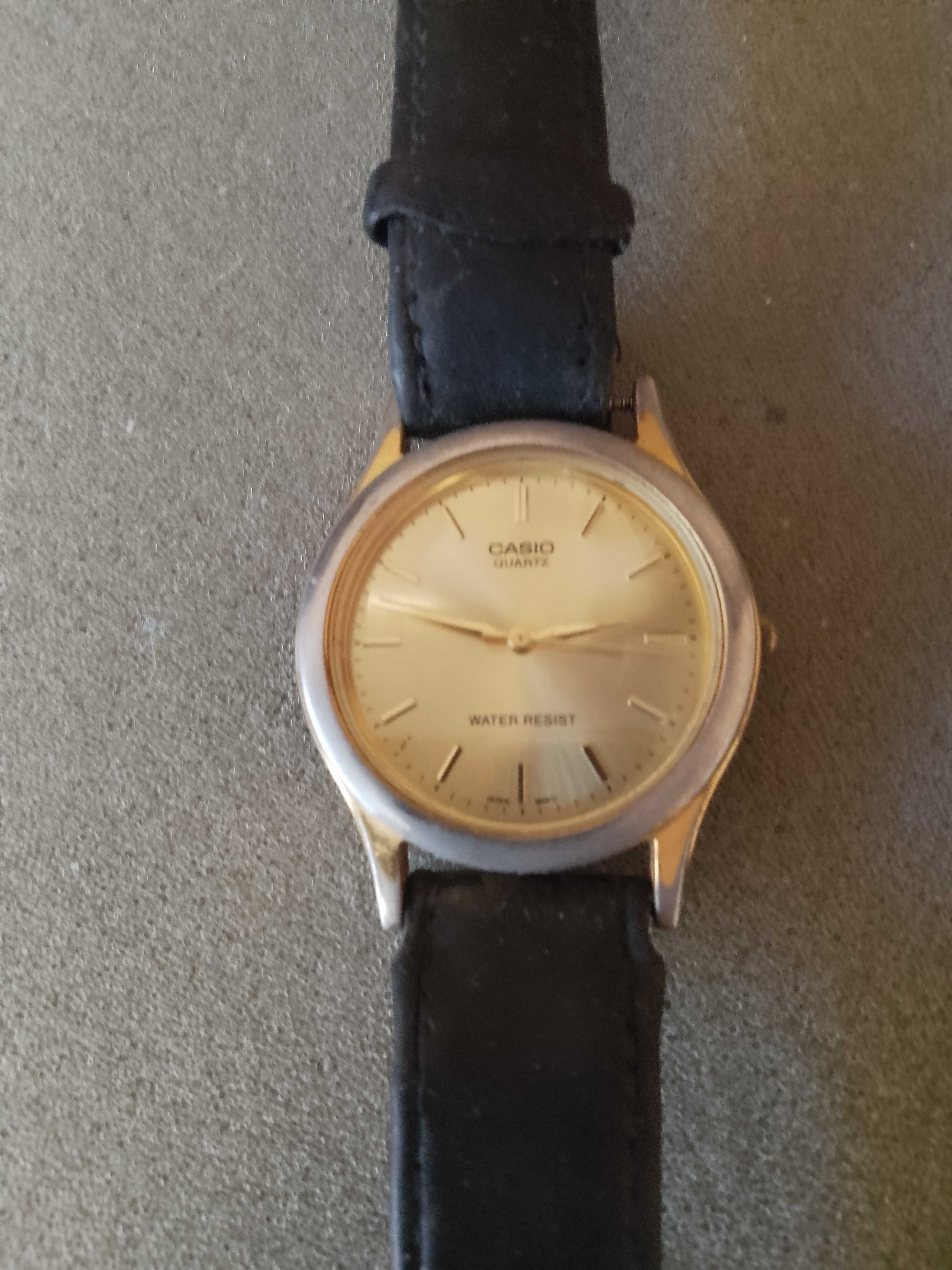 Продавам оригинален мъжки часовник CASIO.