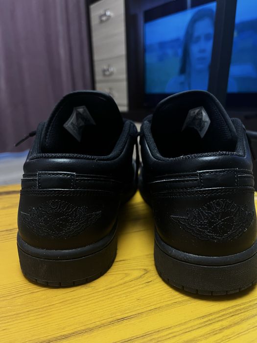 Jordan 1 Low Black