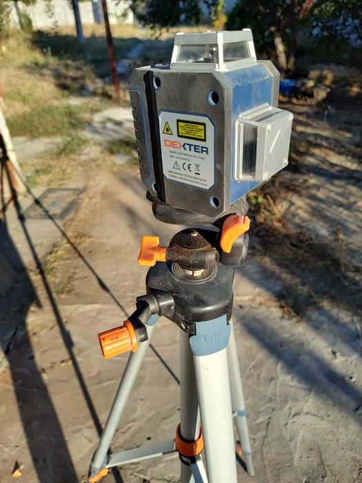 Nivela laser Dexter, autonivelare, trepied, raza de actiune 20 m