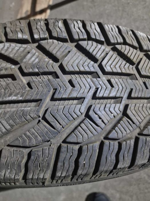 Anvelope iarna 245/45 R18 100V rulate 3 luni