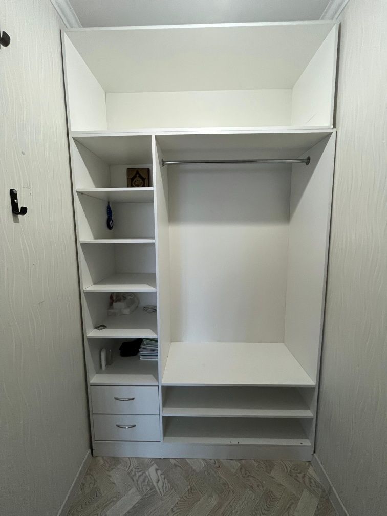 Продается шкаф на прихожую