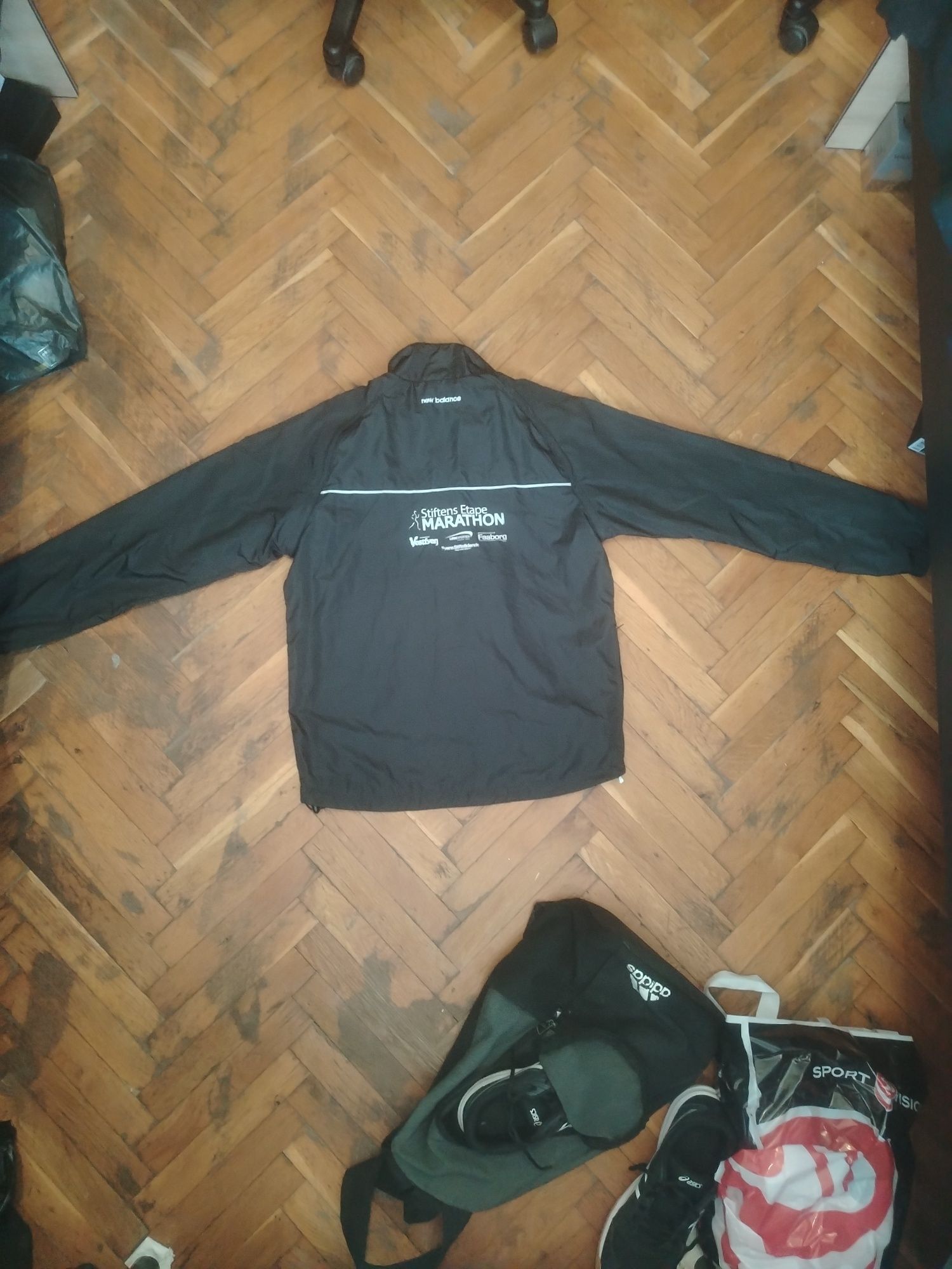 New Balance яке ветровка