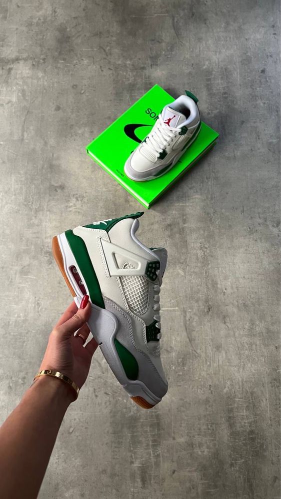 Nike SB x Air Jordan 4 "Pine Green"