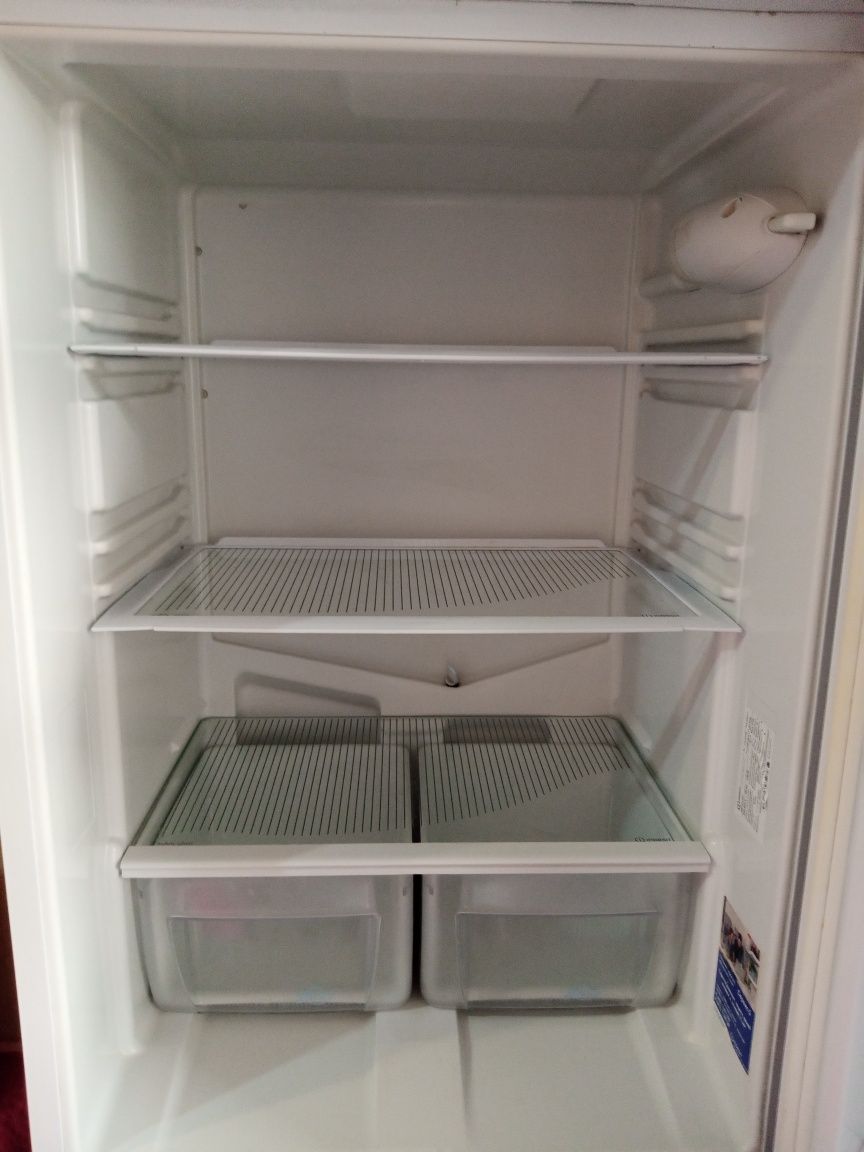 Продаю холодильник Indesit.