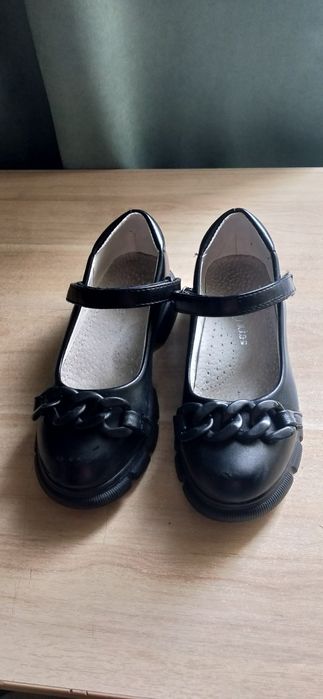 Школьная    обувь