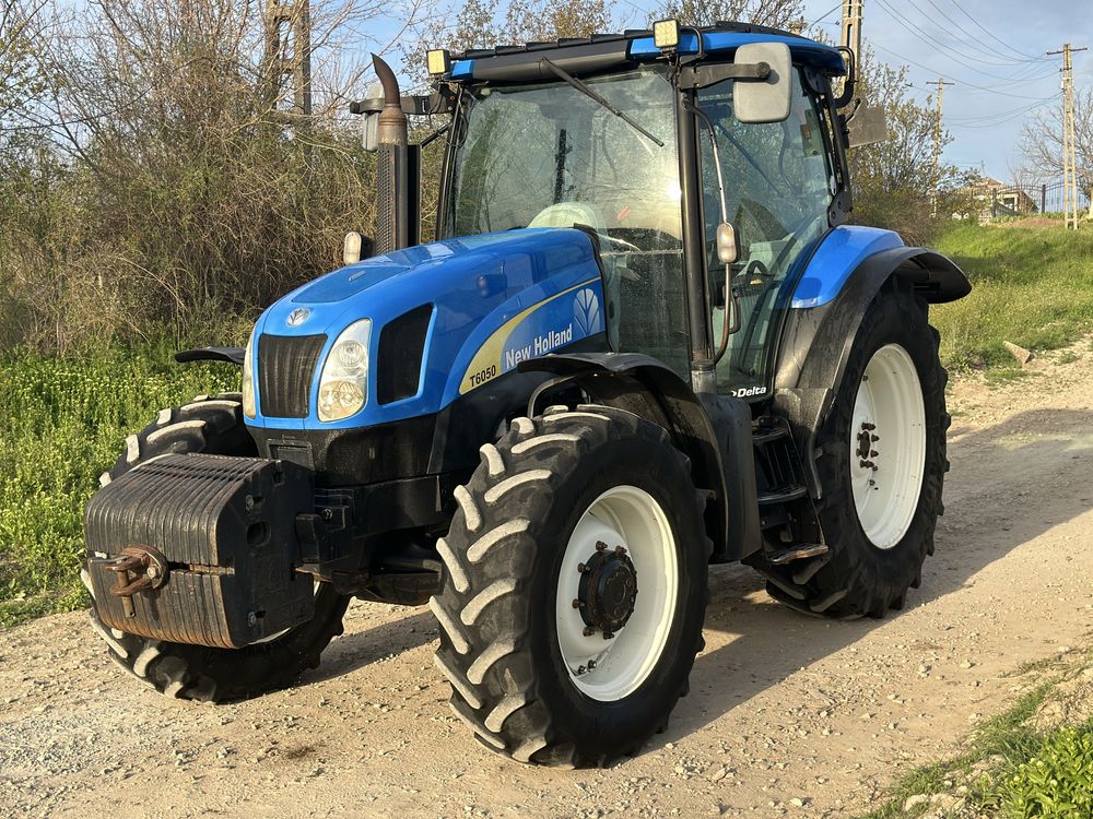 Tractor New Holland T6050 2012 John Deere Case