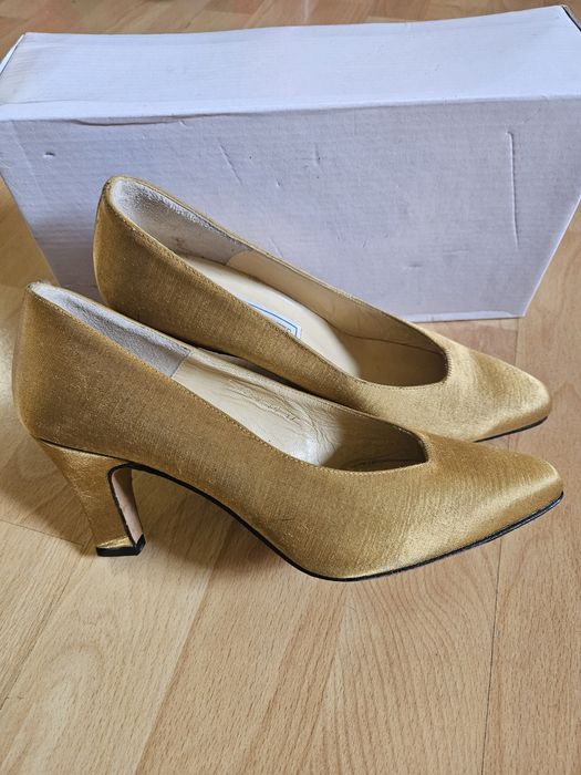 Дамски обувки от сатен N 37