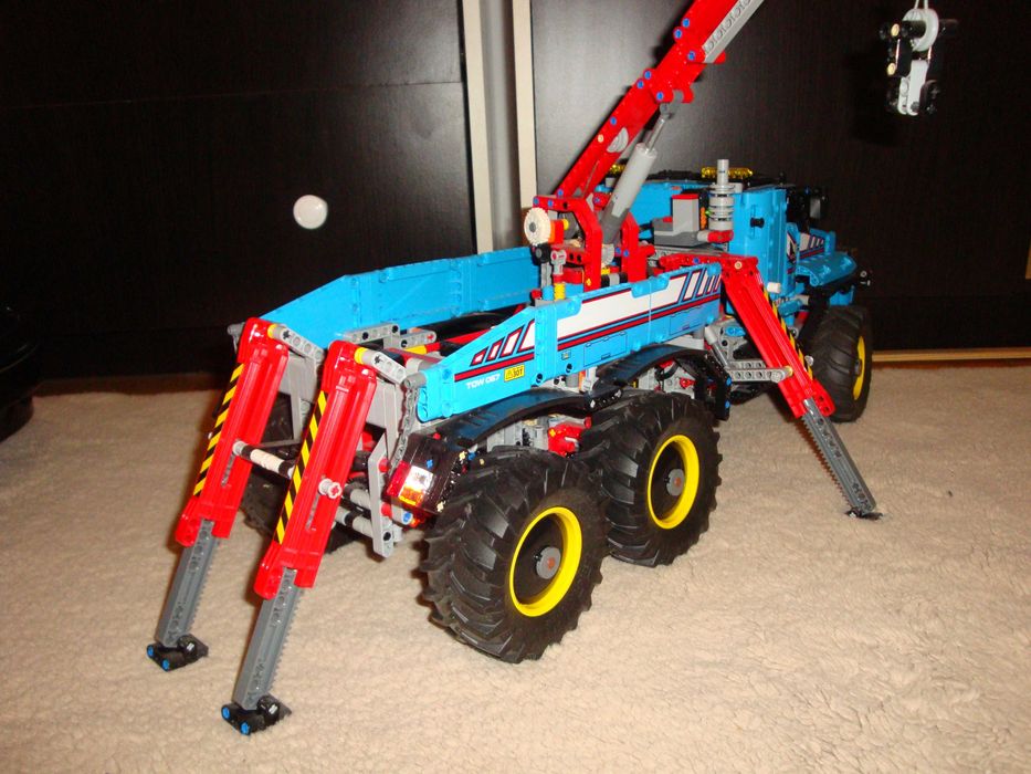 super model Lego Technic motorizat tractiune 6x6 teleghidat 42070