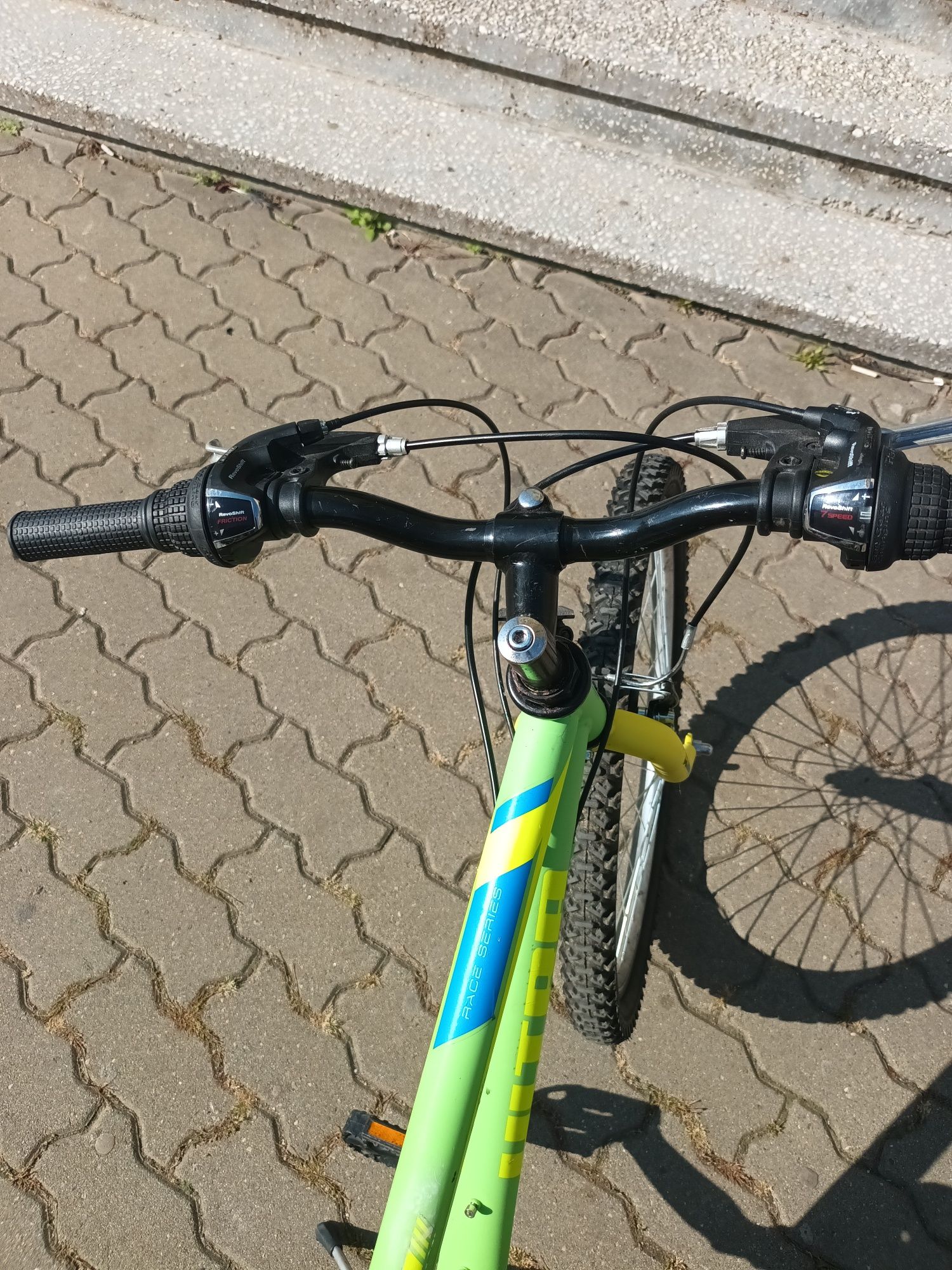 vand bicicleta mtb cu roți de 26