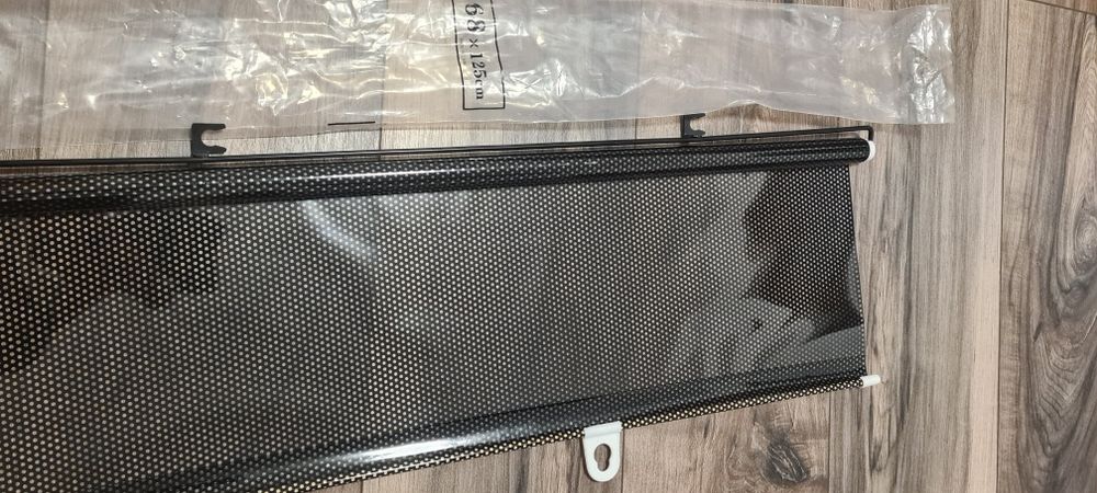 De vanzare, 4x parasolar  cu ventuza mare, dimensiune 68x 125, 25 lei