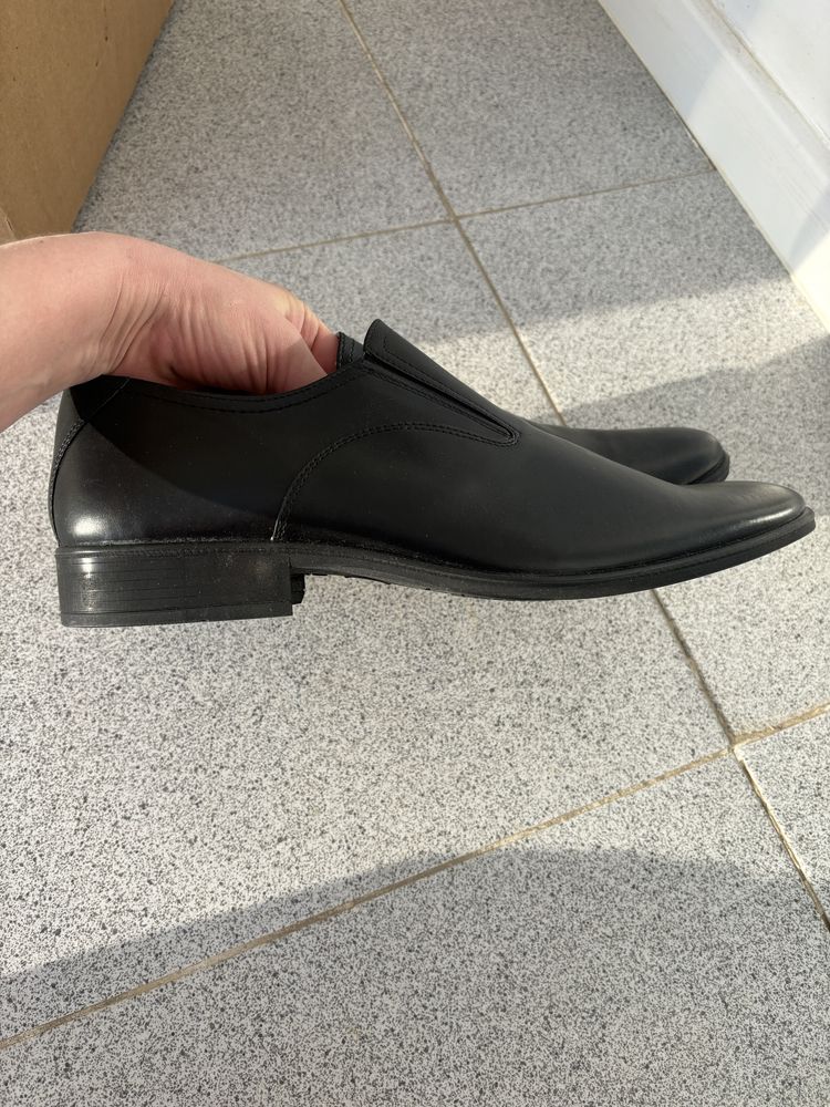 Продам новые мужские туфли