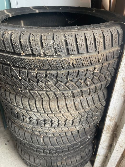 Anvelope iarna 235/40 R18