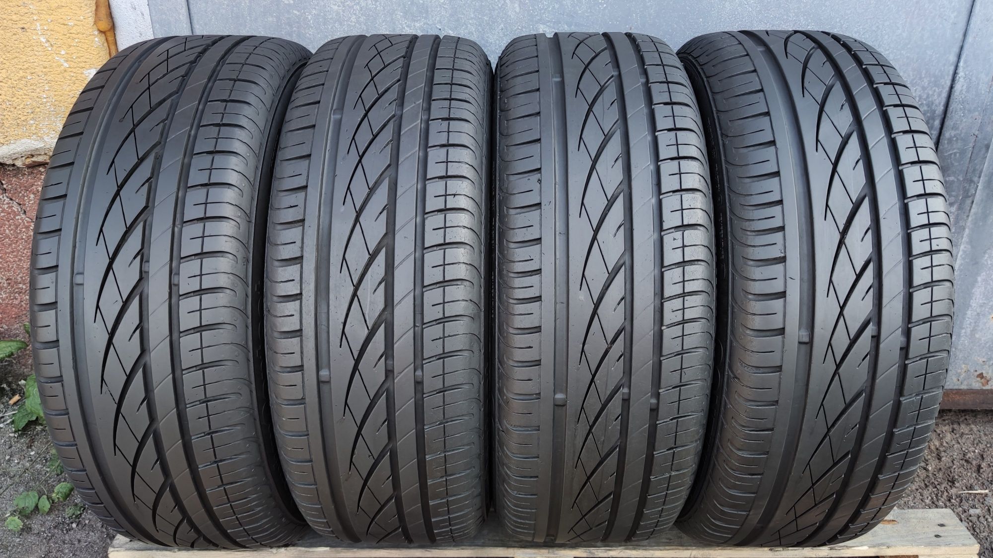 4бр. летни гуми 195/55/16 Continental Premium Contact 
dot21
7mm
Много