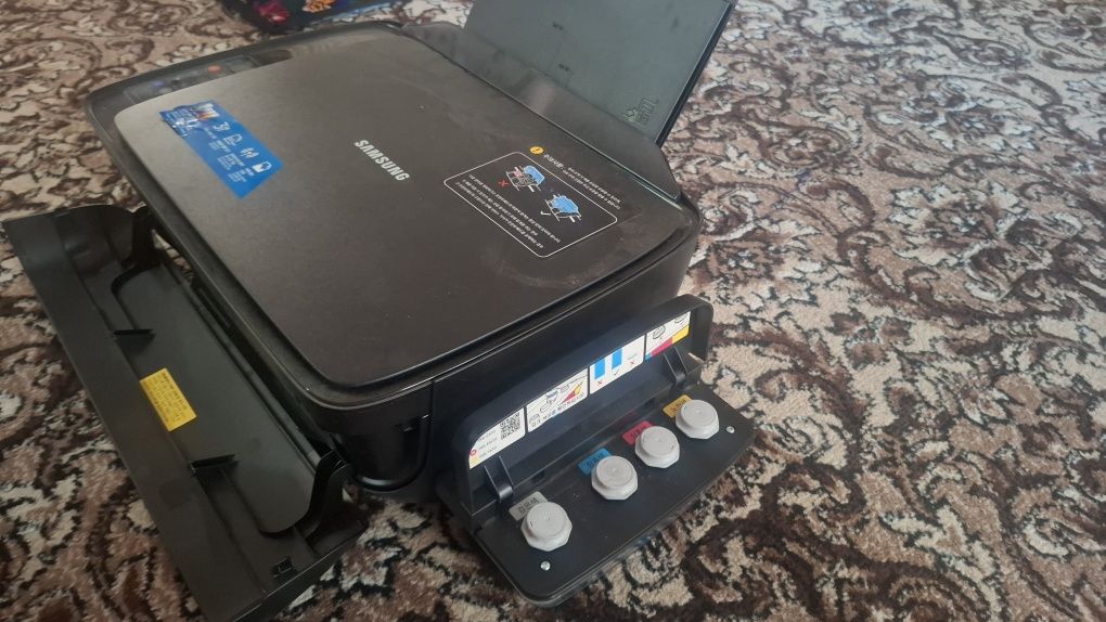 Rangli printer sotiladi