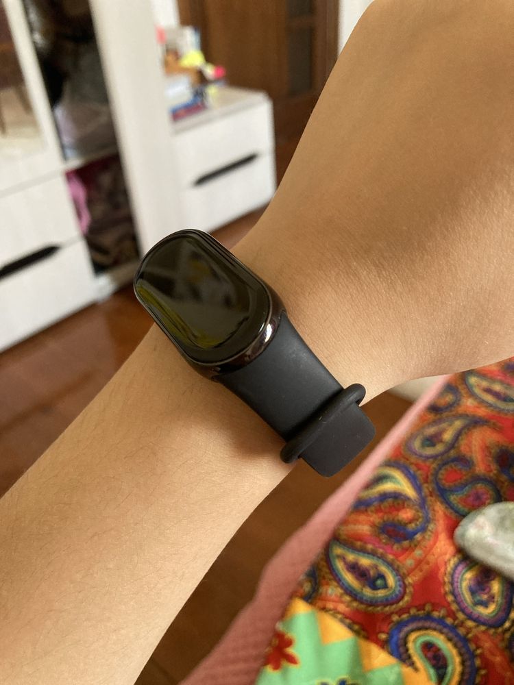 СРОЧНО продается Xiaomi Mi band 8
