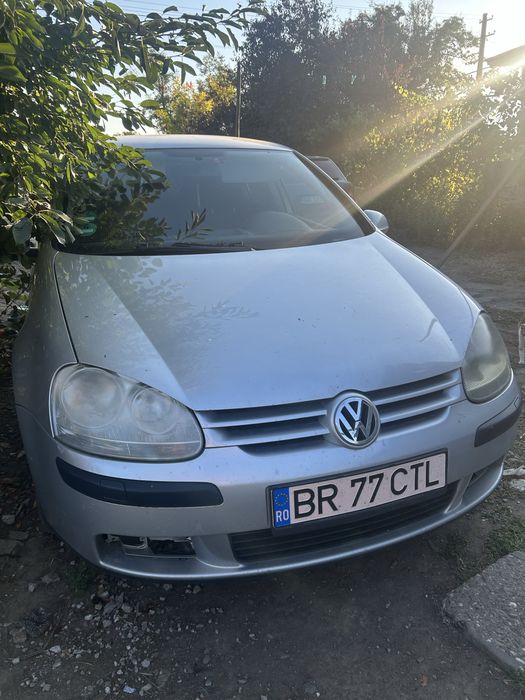 Golf 5 masina numai porneste  ,  e mai mult pentru dezmembrari.