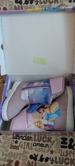 Нови Ботуши Disney Princess размер 26-27