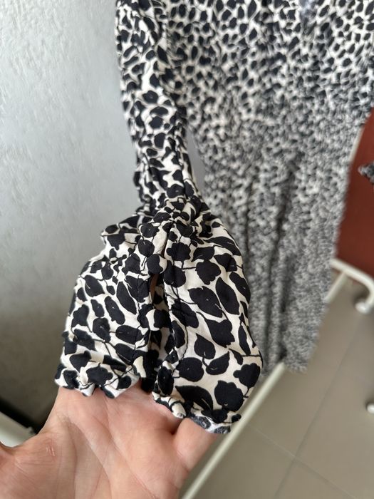 Rochie Mango elegantă, crem cu imprimeu frunze negre – mărimea M