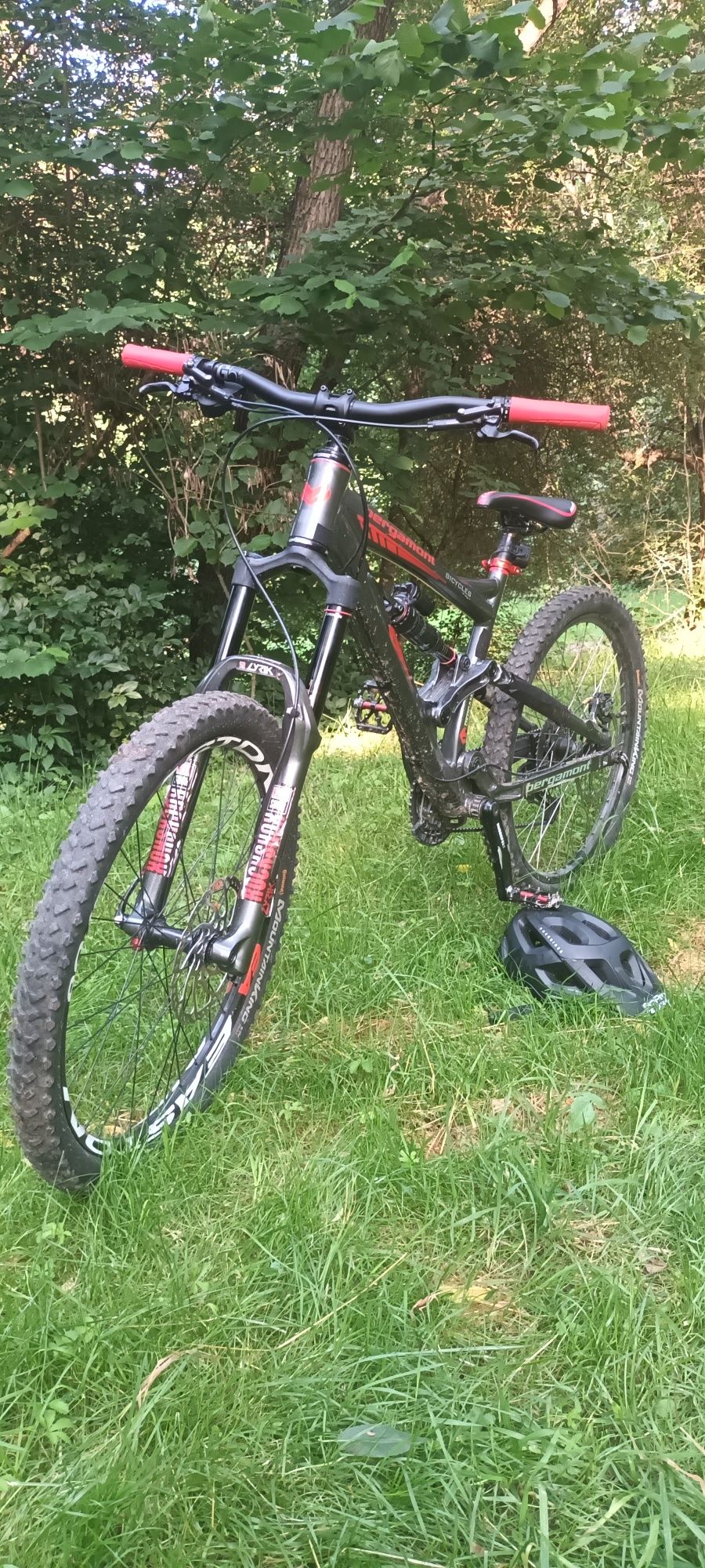 Se vinde bicicleta full suspension Bergamont costum