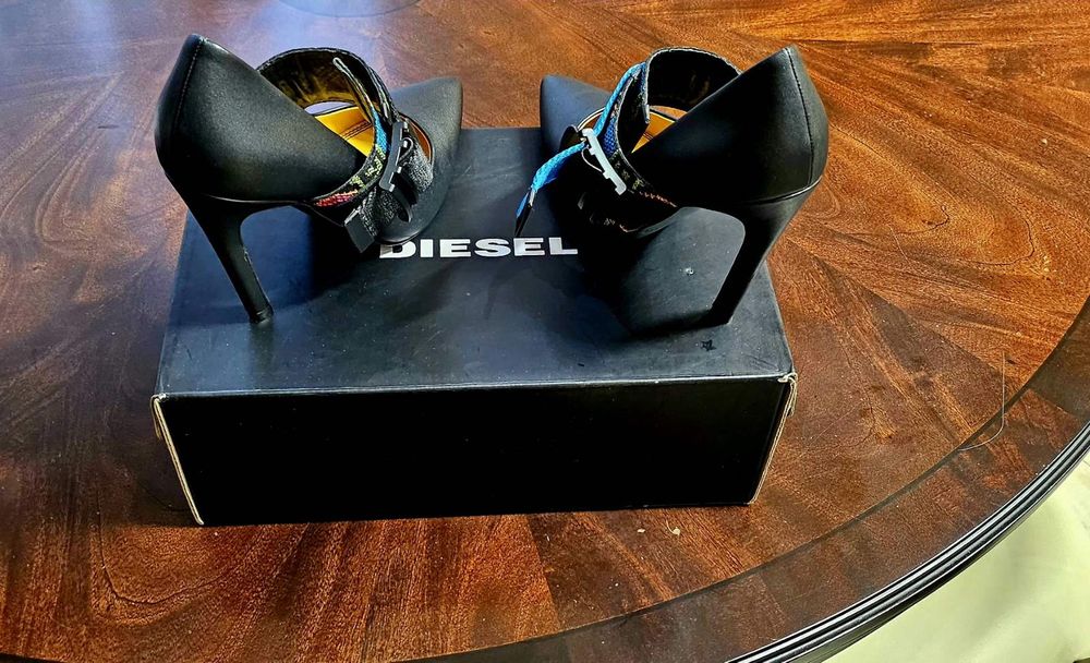 DIESEL дамски черни официални обувки на ток.