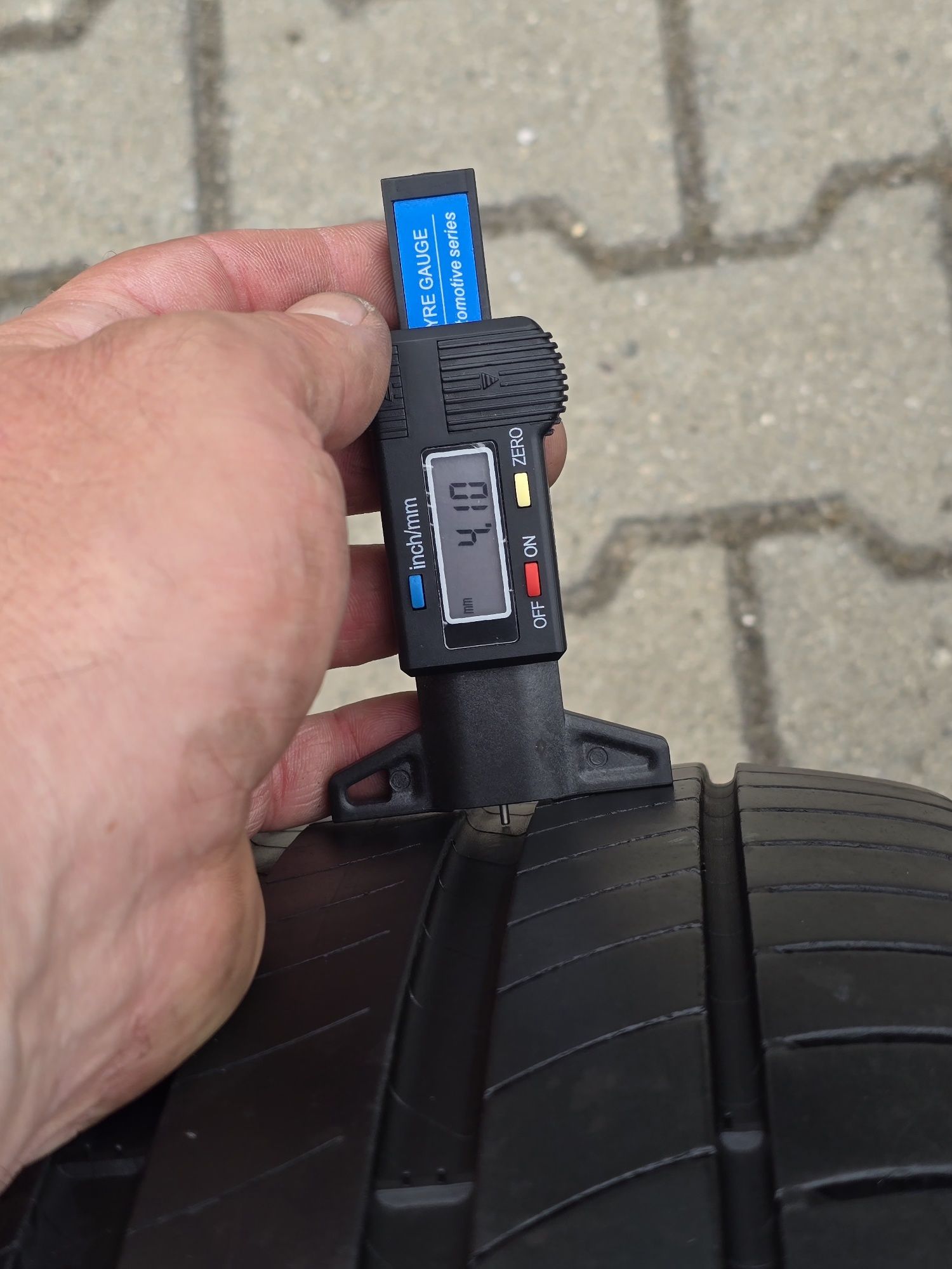 235 45 17 Michelin